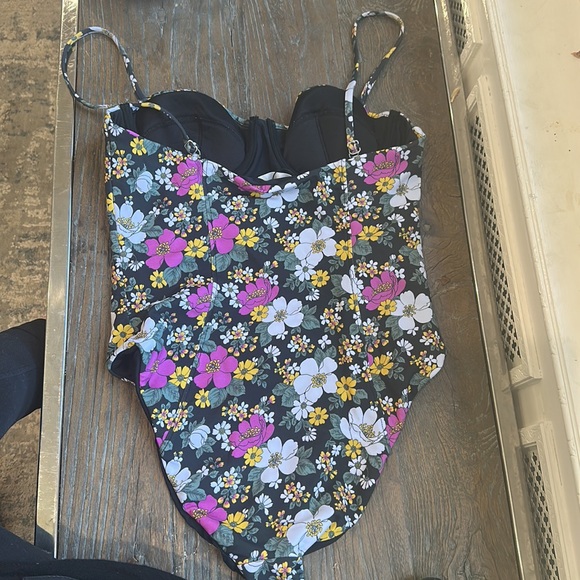 Veronica Beard Womens Black Bridge Underwire One Piece Swimsuit Size Medium - Picture 5 of 7